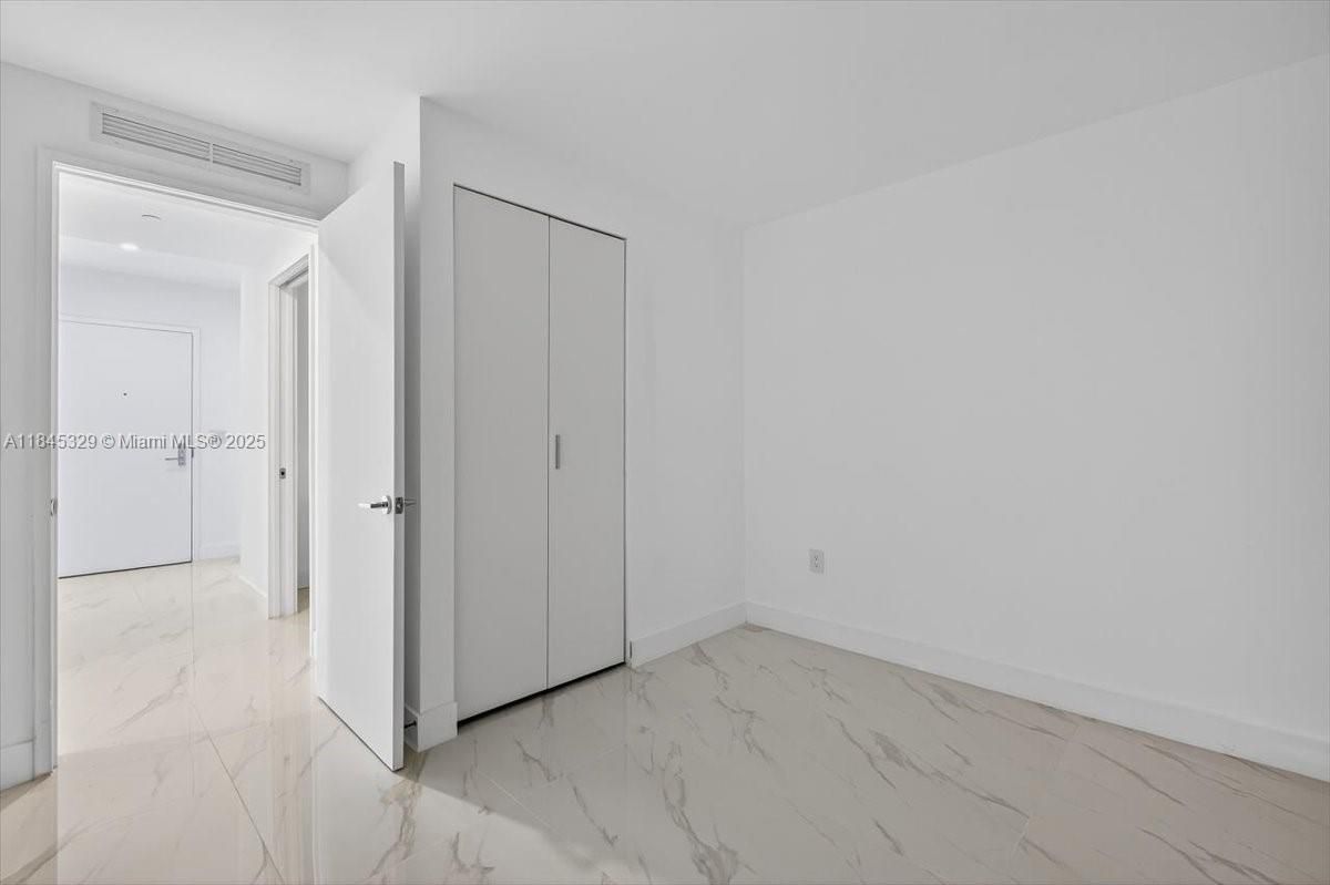 Empty room, Interior, Marble, Recessed Lighting