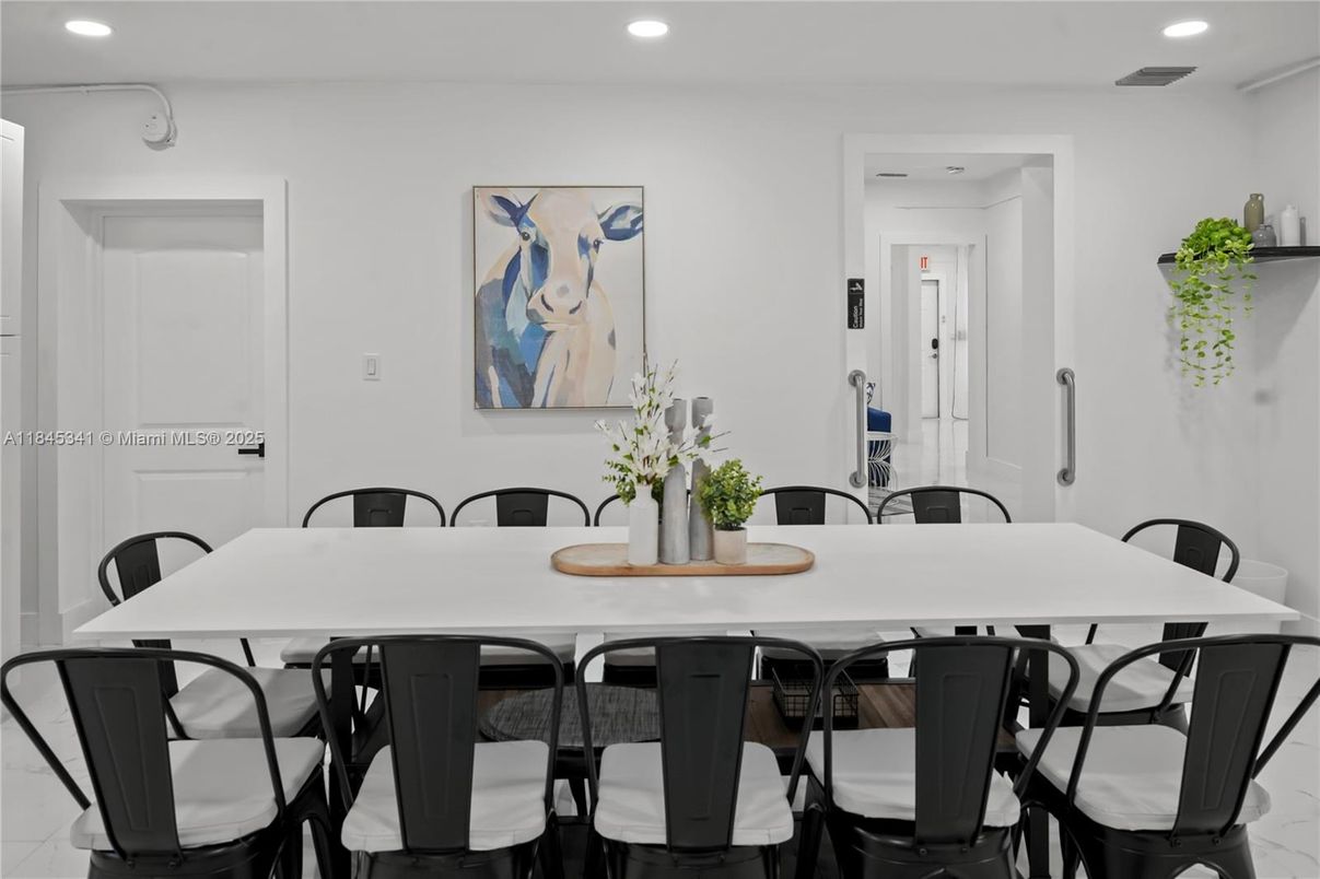 Dining room, Interior, Recessed Lighting