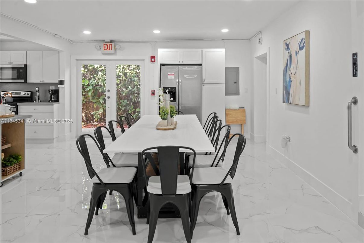 Dining room, Interior, Kitchen, Marble, Recessed Lighting, Stainless Steel Appliances