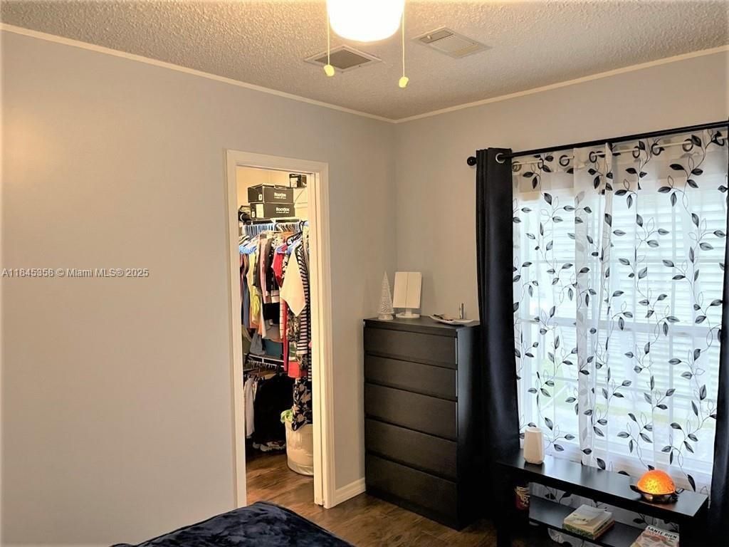 Interior, Walk-in Closets, Wood Texture Flooring