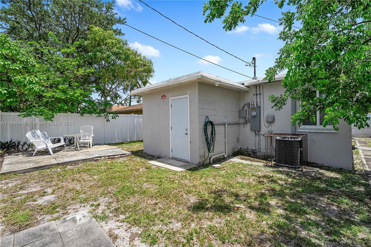 Backyard, Exterior
