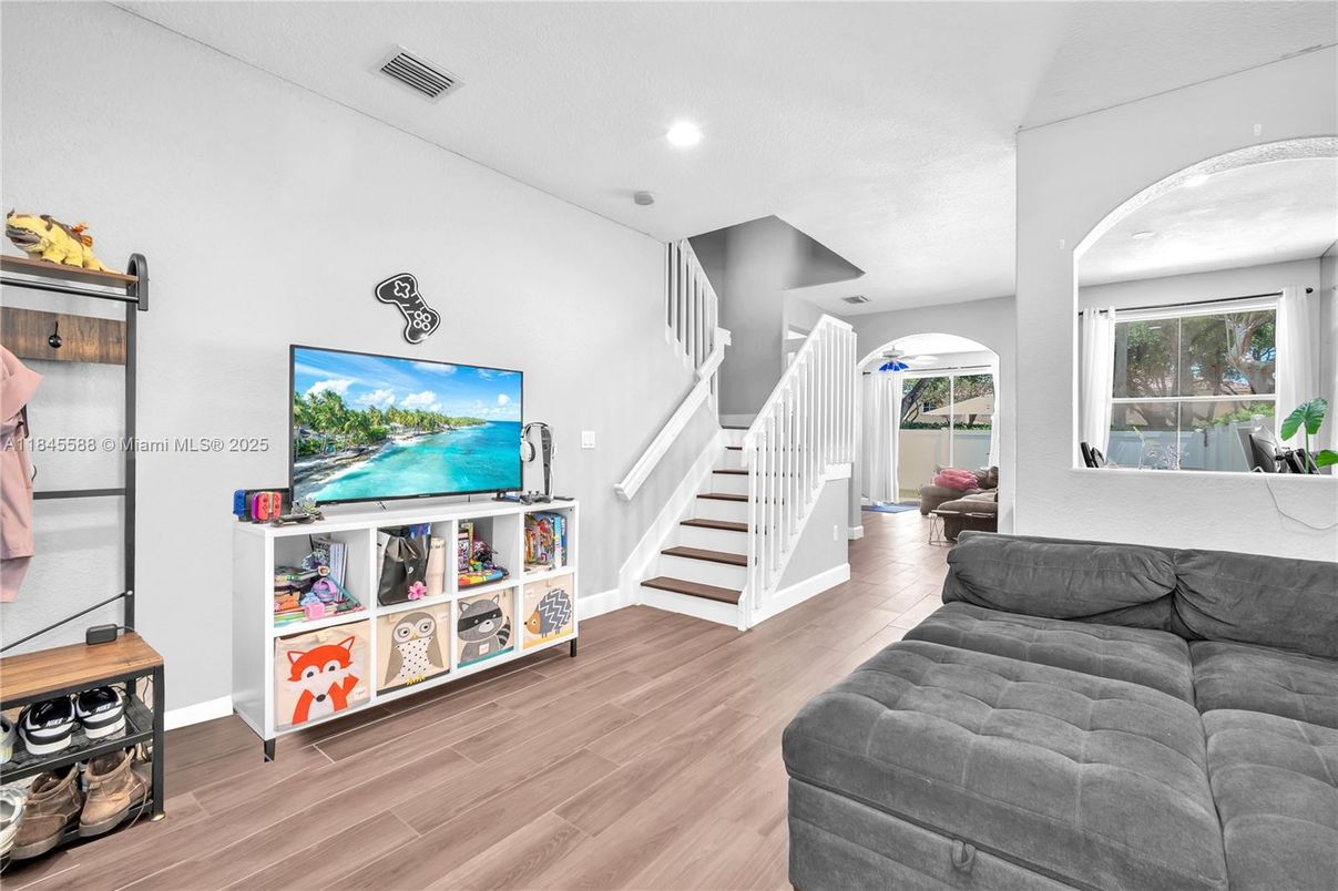 Interior, Recessed Lighting, Wood Texture Flooring