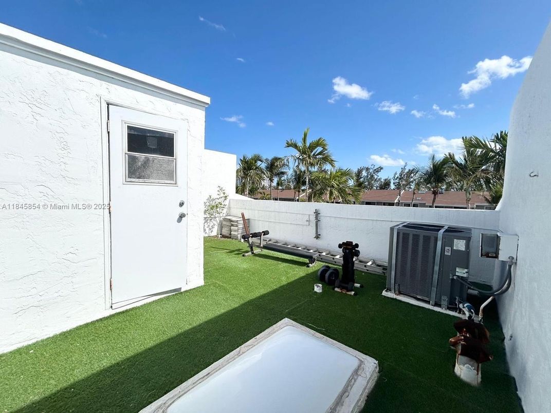 Backyard, Exterior