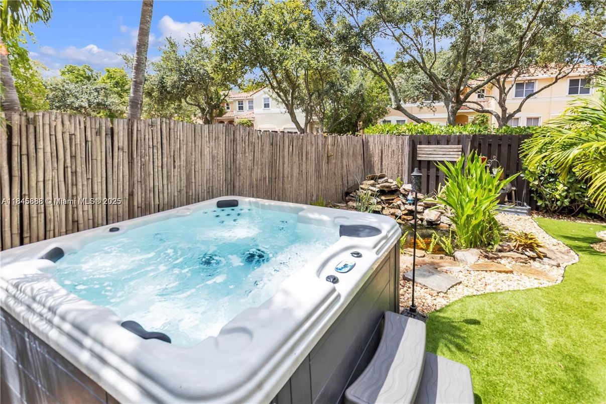Exterior, Hot Tub