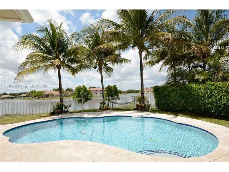 Exterior, Pool, Water