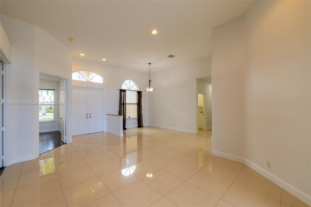 Empty room, Interior, Pendant Lights, Recessed Lighting