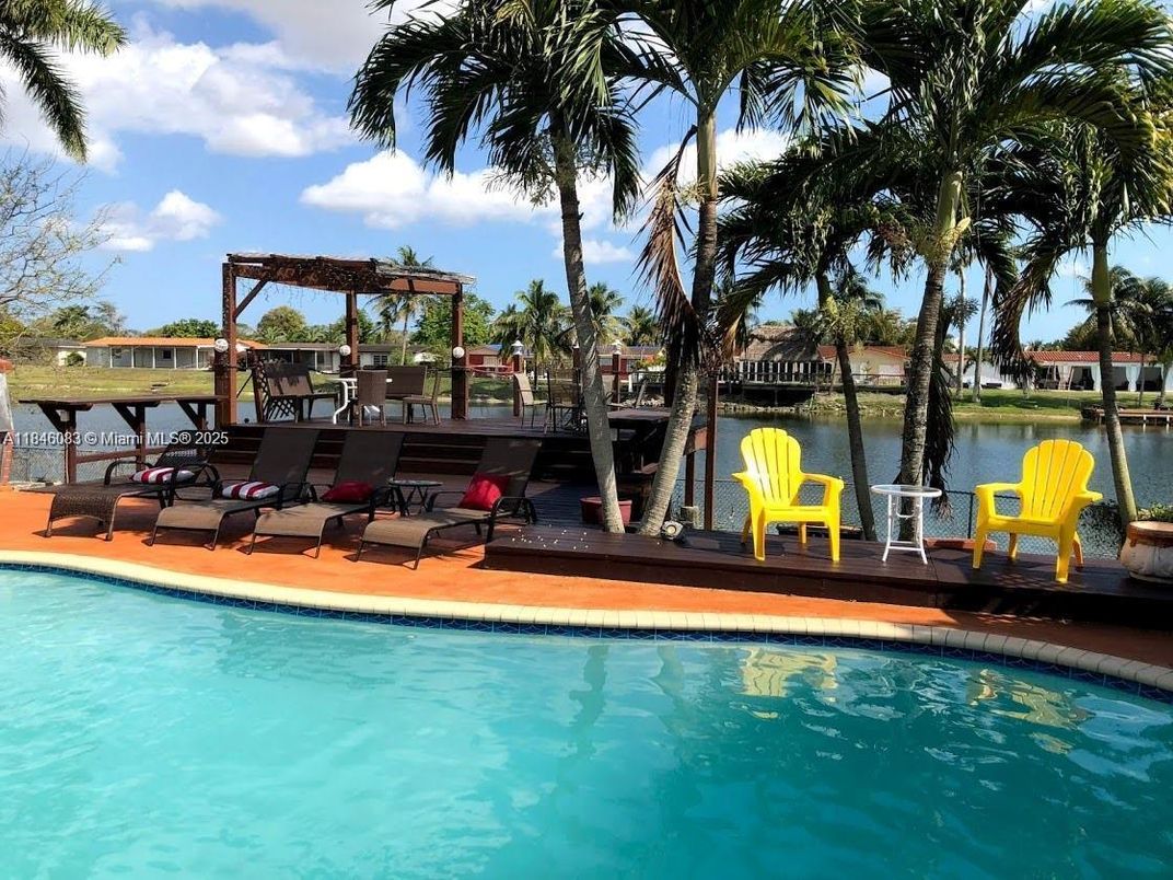 Exterior, Pool, Water