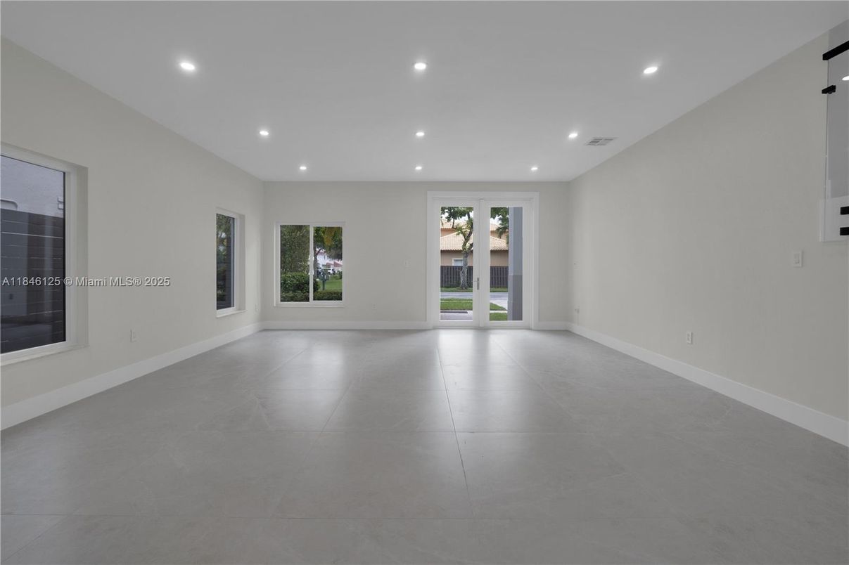 Empty room, Interior, Recessed Lighting
