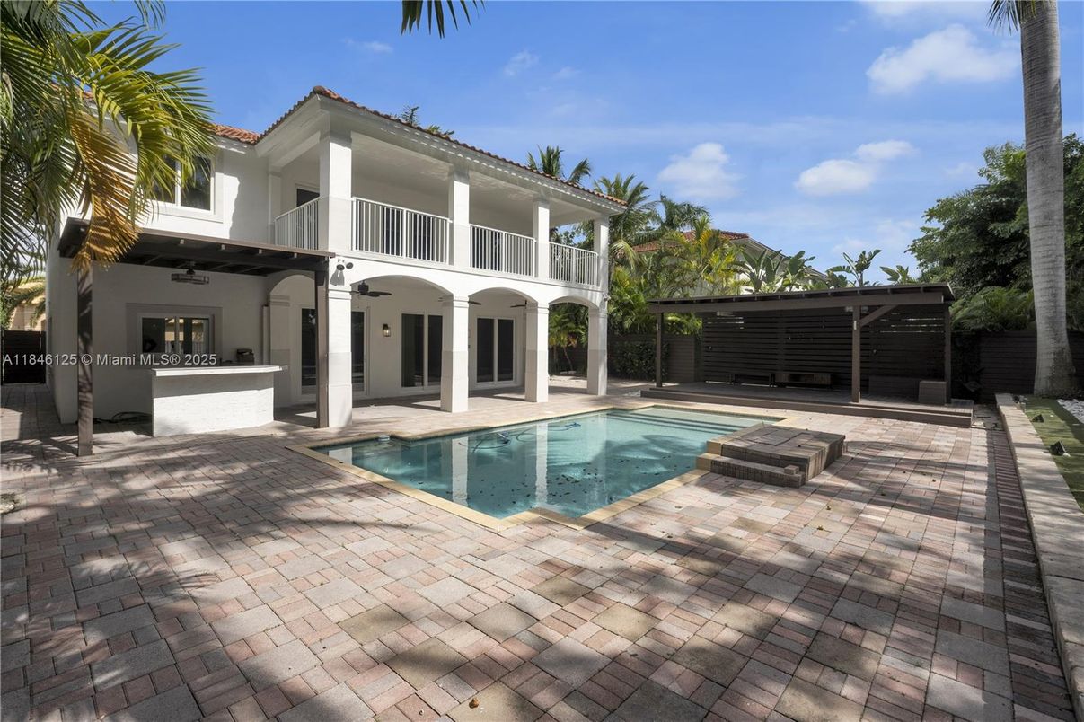Exterior, Pool
