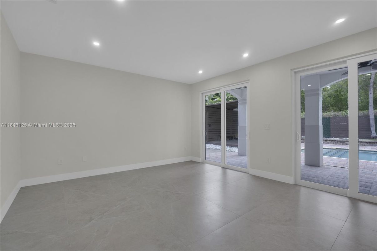 Empty room, Interior, Recessed Lighting