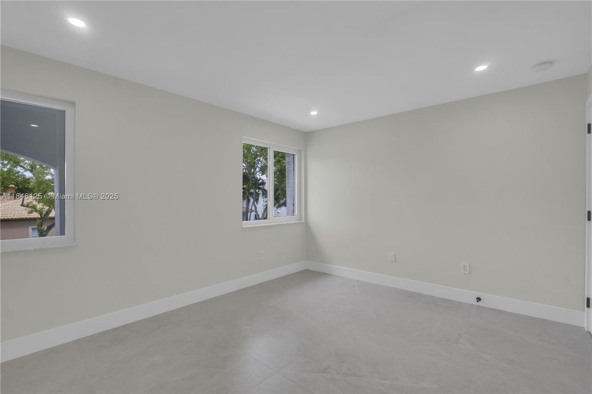 Empty room, Interior, Recessed Lighting