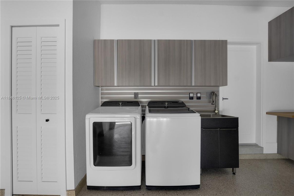 Interior, Washer
