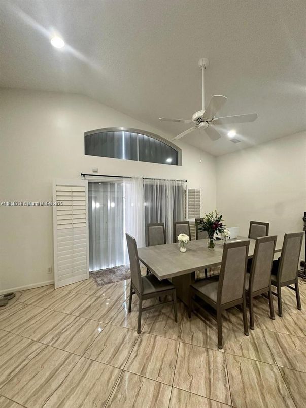 Dining room, Interior, Recessed Lighting