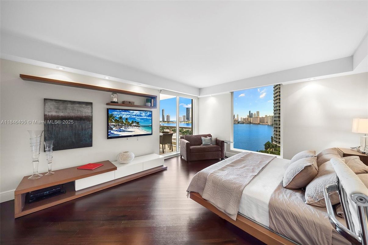 Bedroom, Interior, Water, Wood Texture Flooring