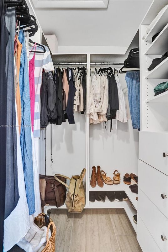 Interior, Walk-in Closets, Wood Texture Flooring