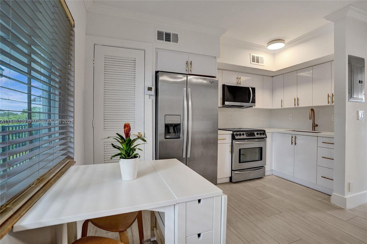 Interior, Kitchen, Stainless Steel Appliances, Washer, Wood Texture Flooring