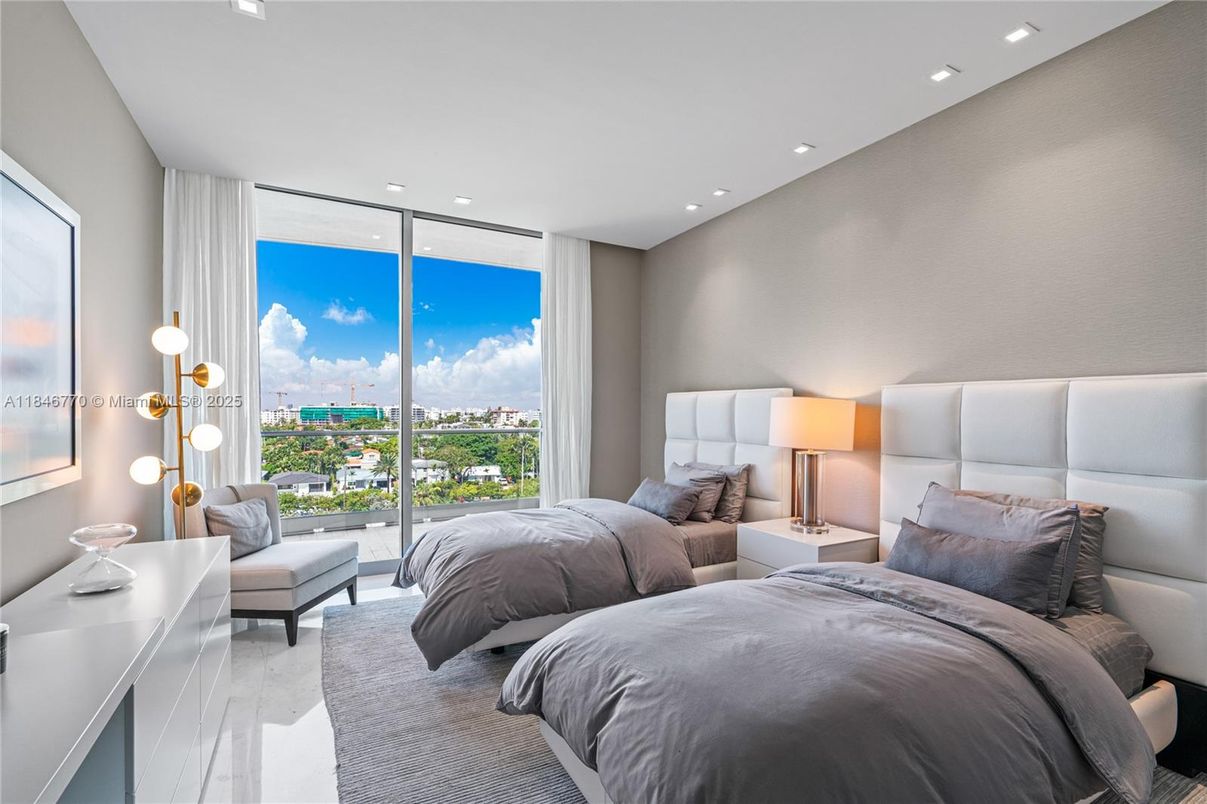 Bedroom, Interior, Recessed Lighting