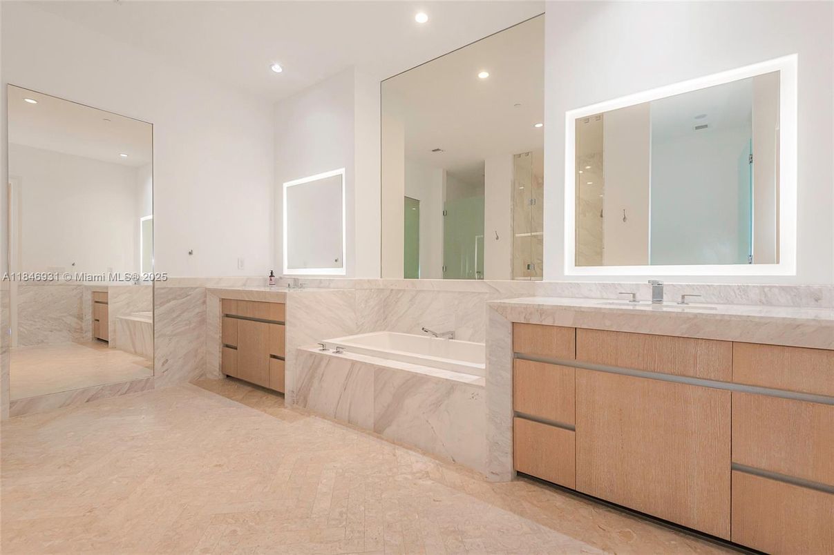 Bathroom, Interior, Recessed Lighting