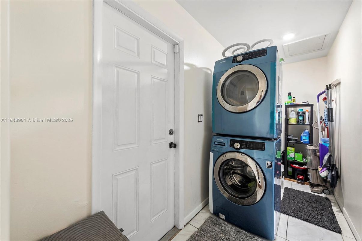 Interior, Recessed Lighting, Utility Closets, Washer