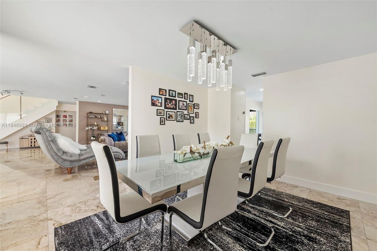 Dining room, Interior, Pendant Lights, Recessed Lighting