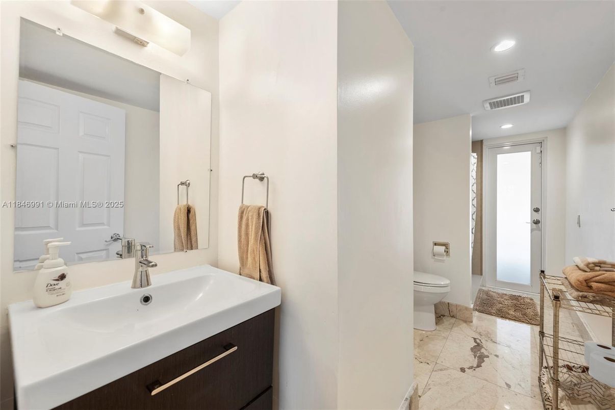 Bathroom, Interior, Recessed Lighting