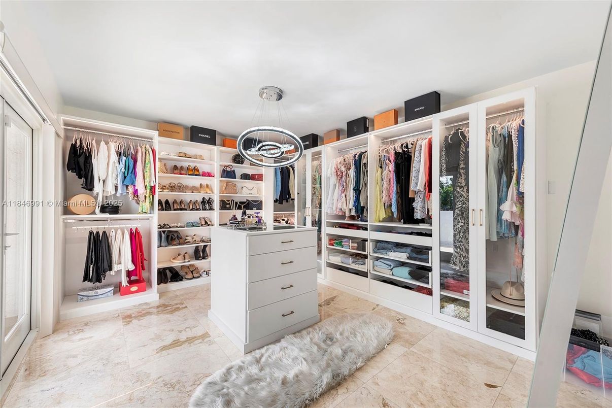 Interior, Pendant Lights, Walk-in Closets