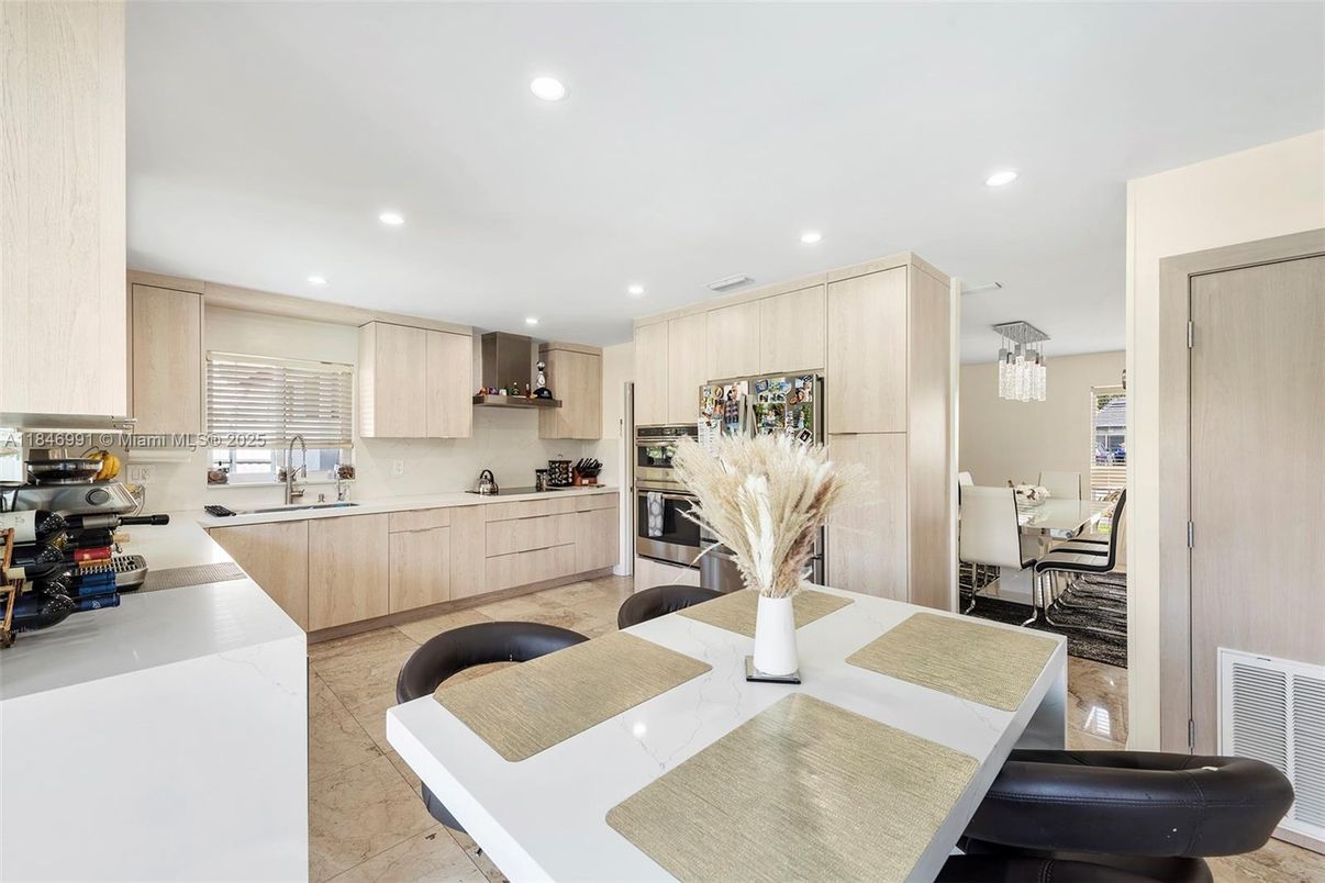 Dining room, Interior, Kitchen, Recessed Lighting