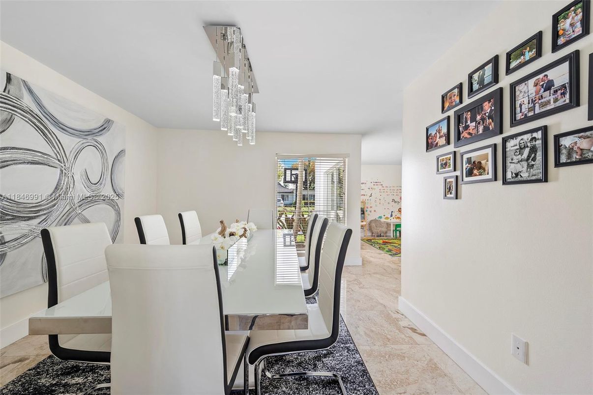 Dining room, Interior, Pendant Lights