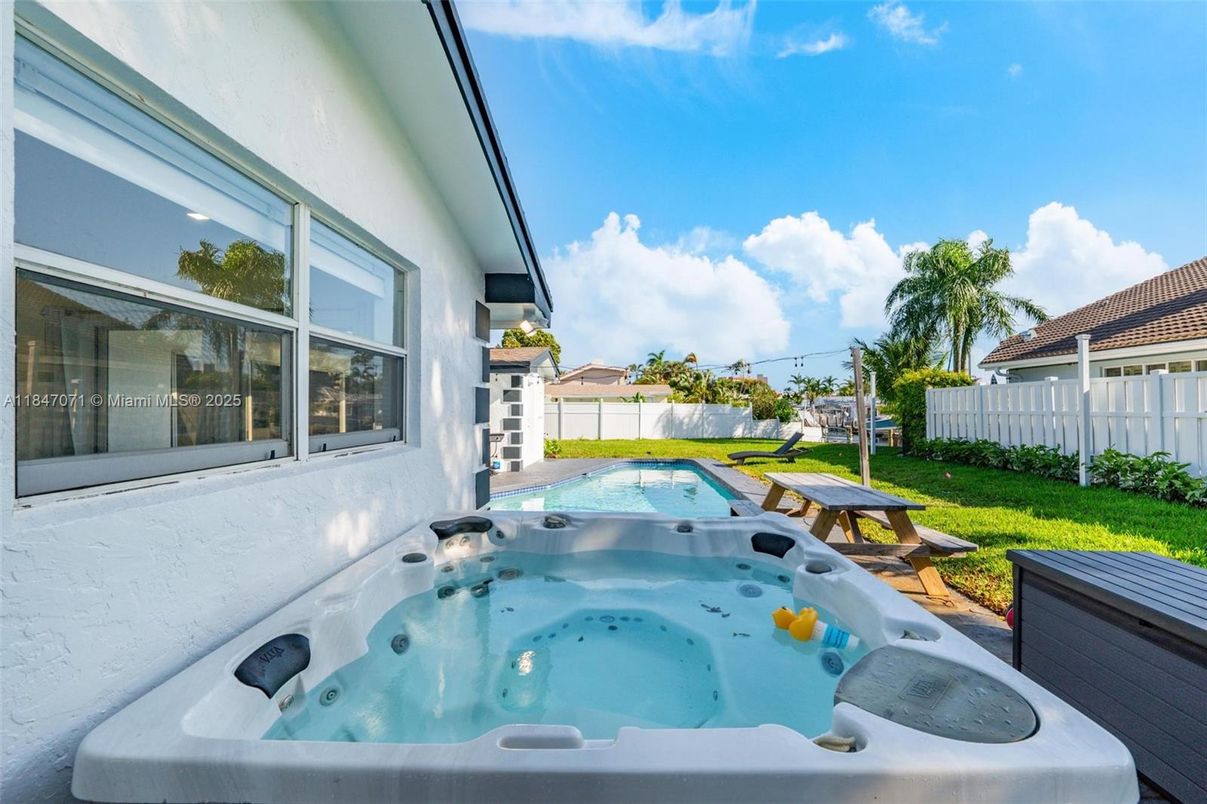 Exterior, Hot Tub