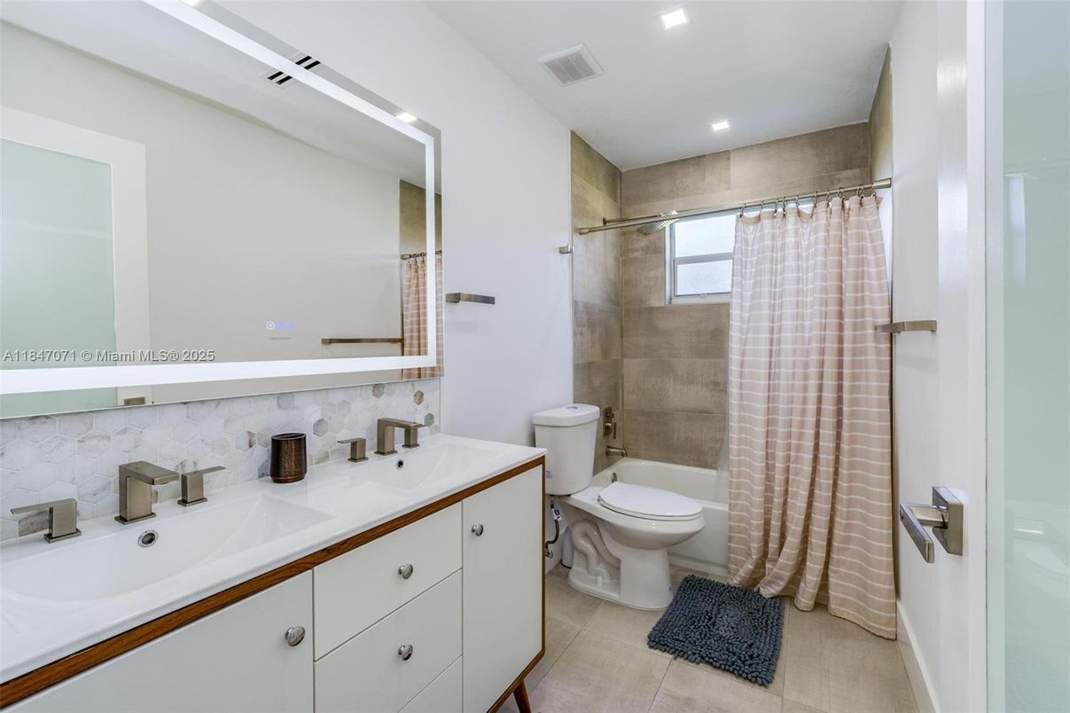 Bathroom, Interior, Recessed Lighting