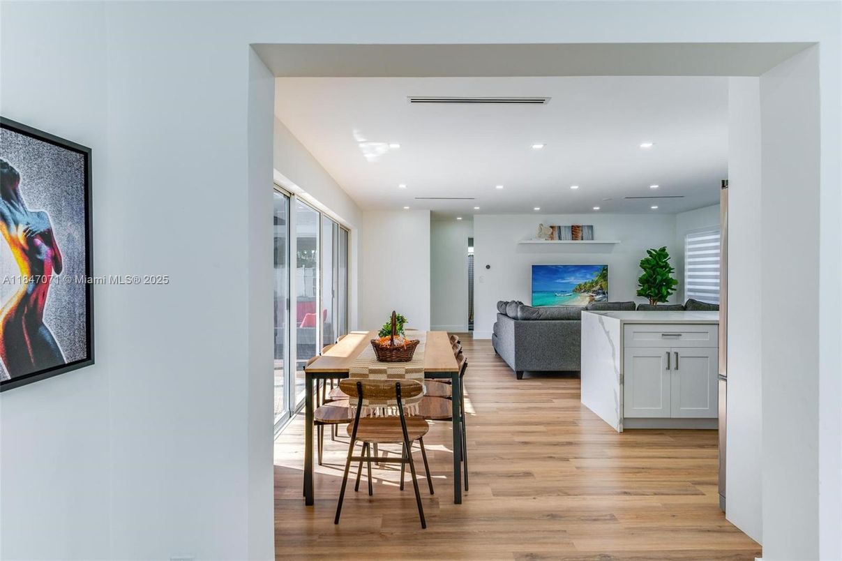 Dining room, Interior, Living room, Recessed Lighting, Wood Texture Flooring