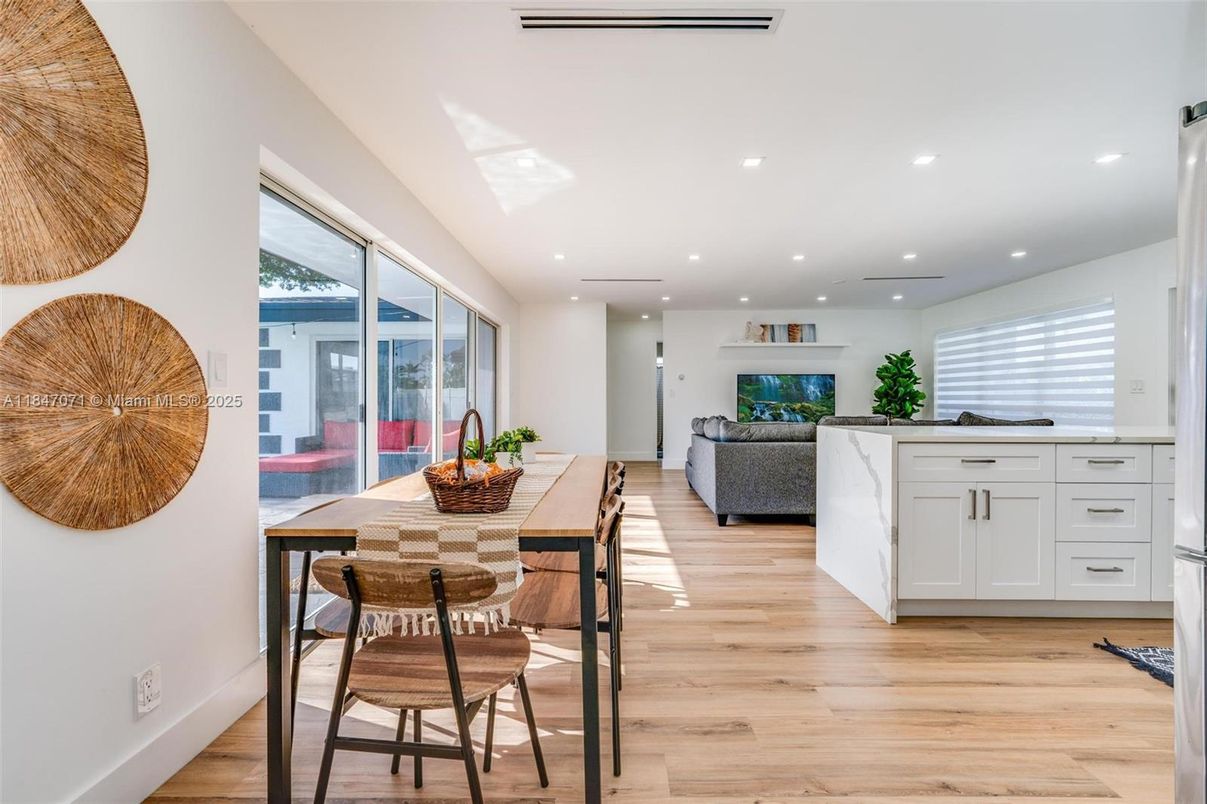 Dining room, Interior, Living room, Recessed Lighting, Wood Texture Flooring