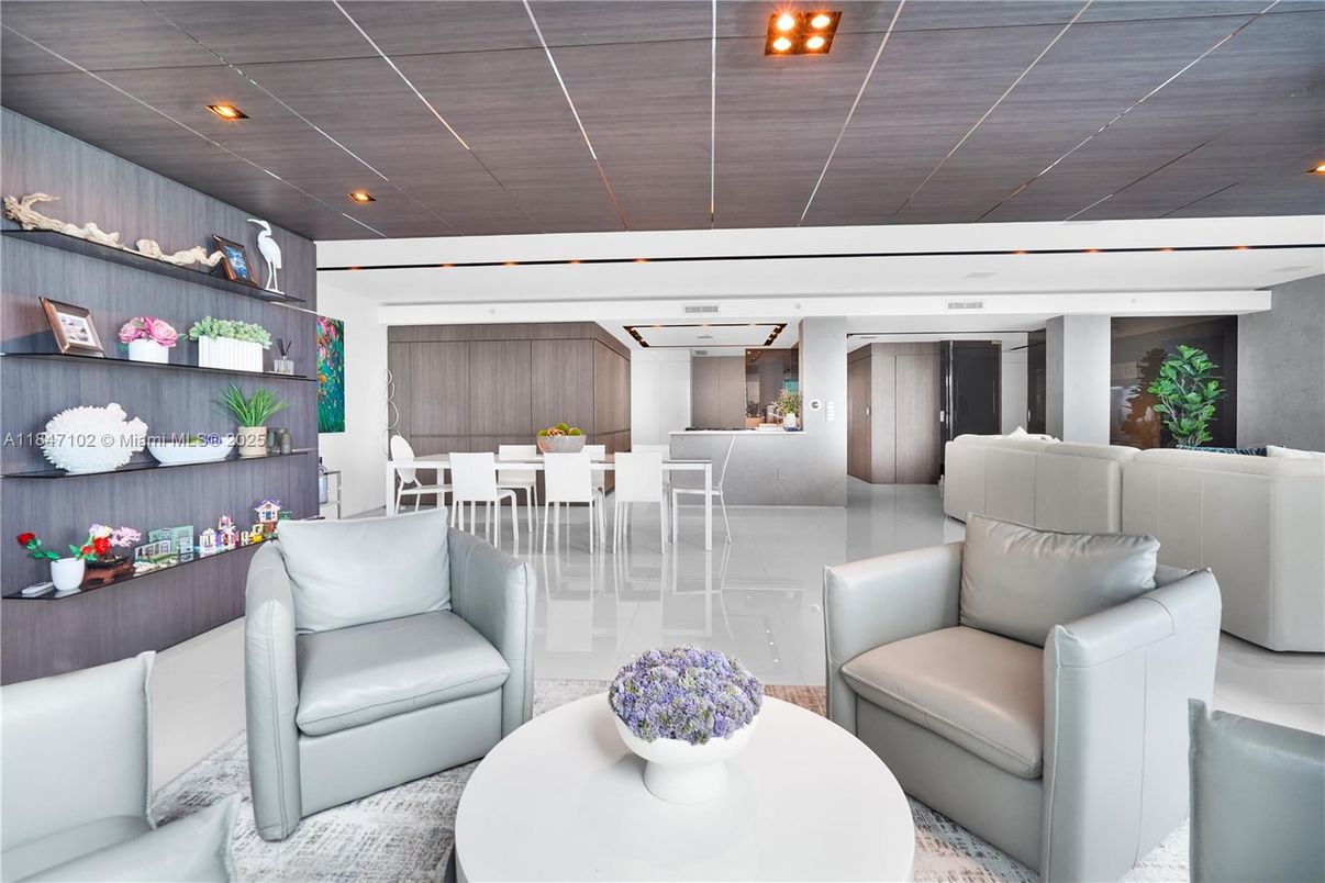 Dining room, Interior, Recessed Lighting