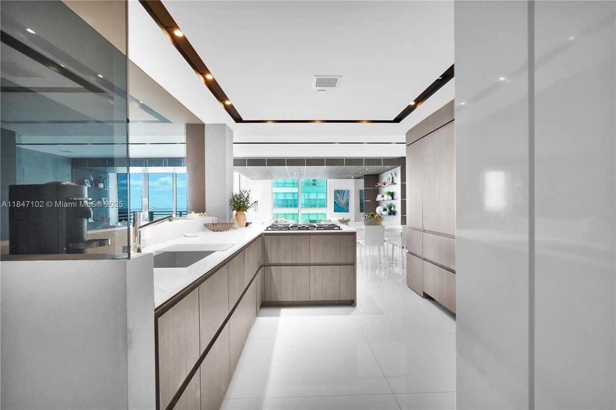 Interior, Kitchen, Recessed Lighting, Water