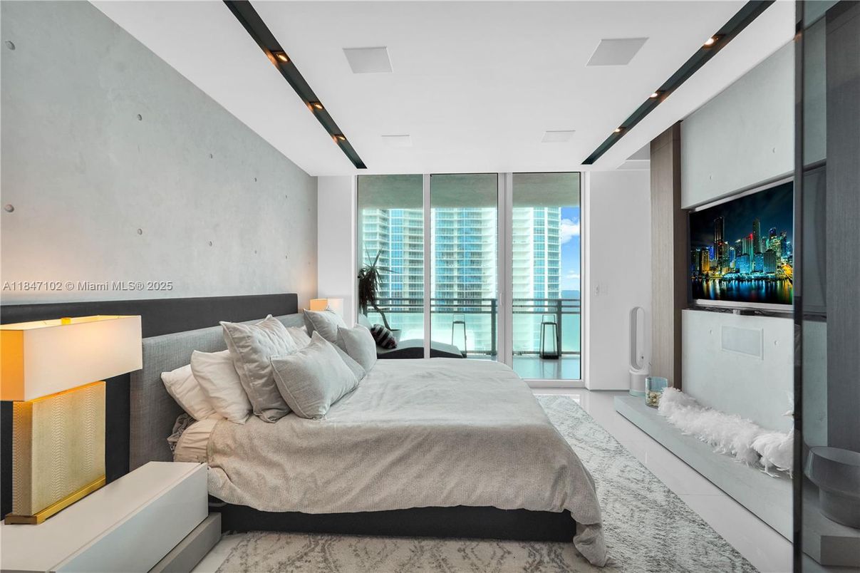 Bedroom, Interior, Water