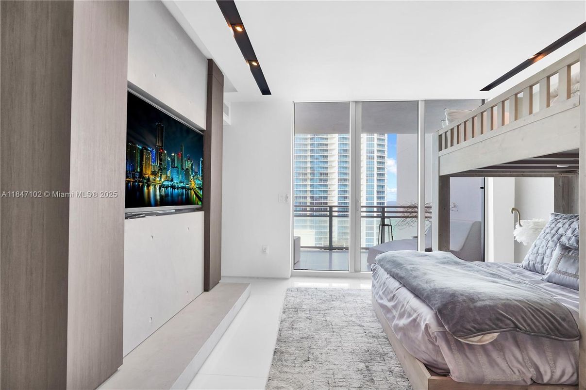 Bedroom, Interior, Water