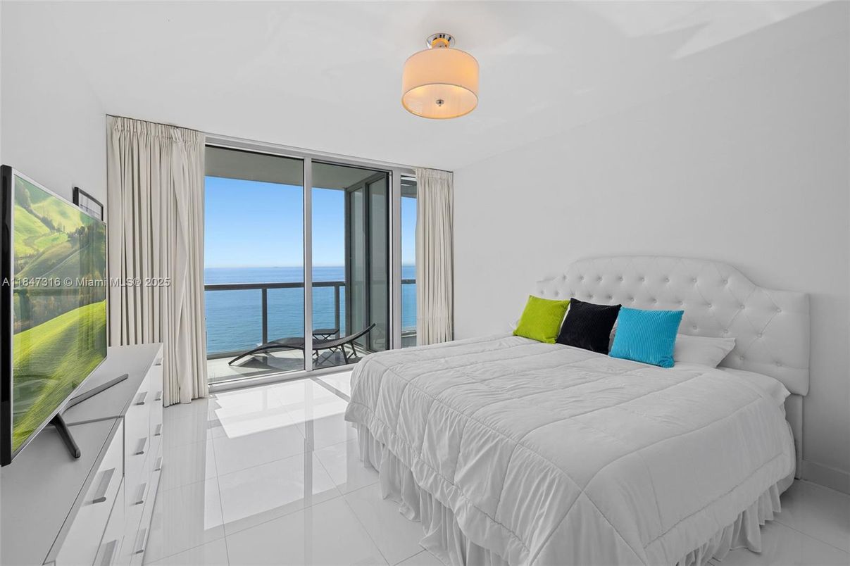 Bedroom, Interior, Water