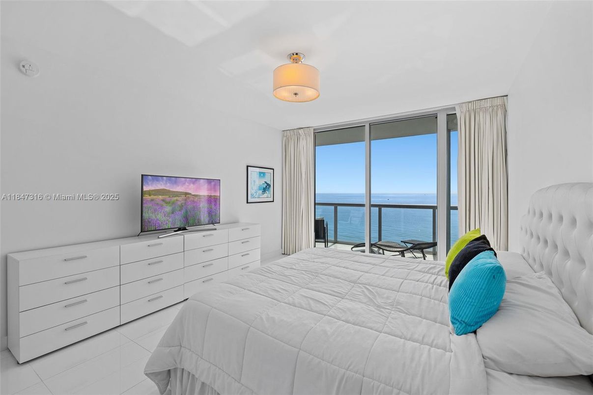 Bedroom, Interior, Water