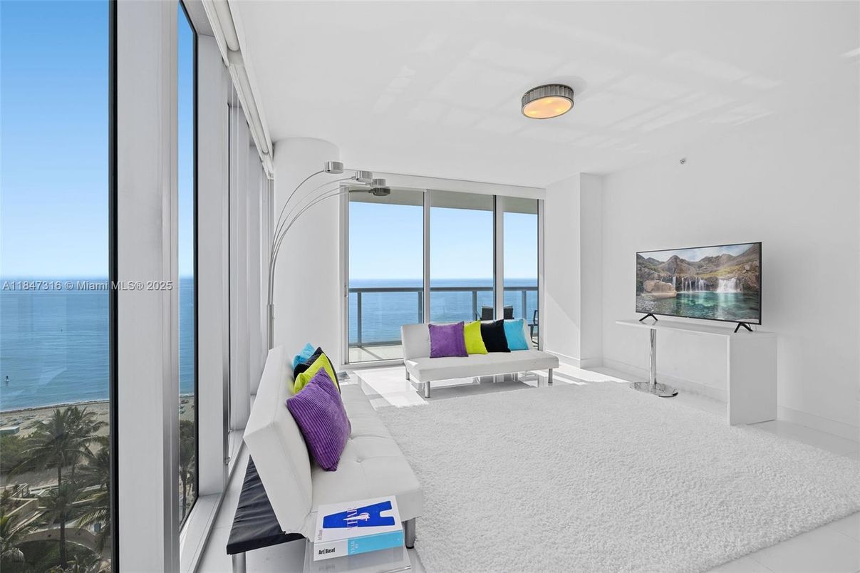 Bedroom, Interior, Water