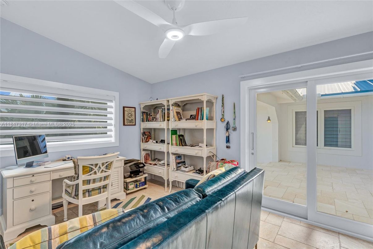 Home Office, Interior