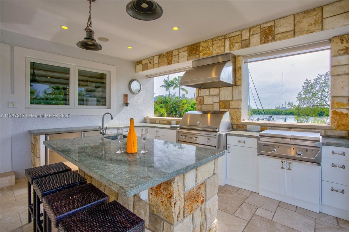 Exterior, Outdoor Kitchen