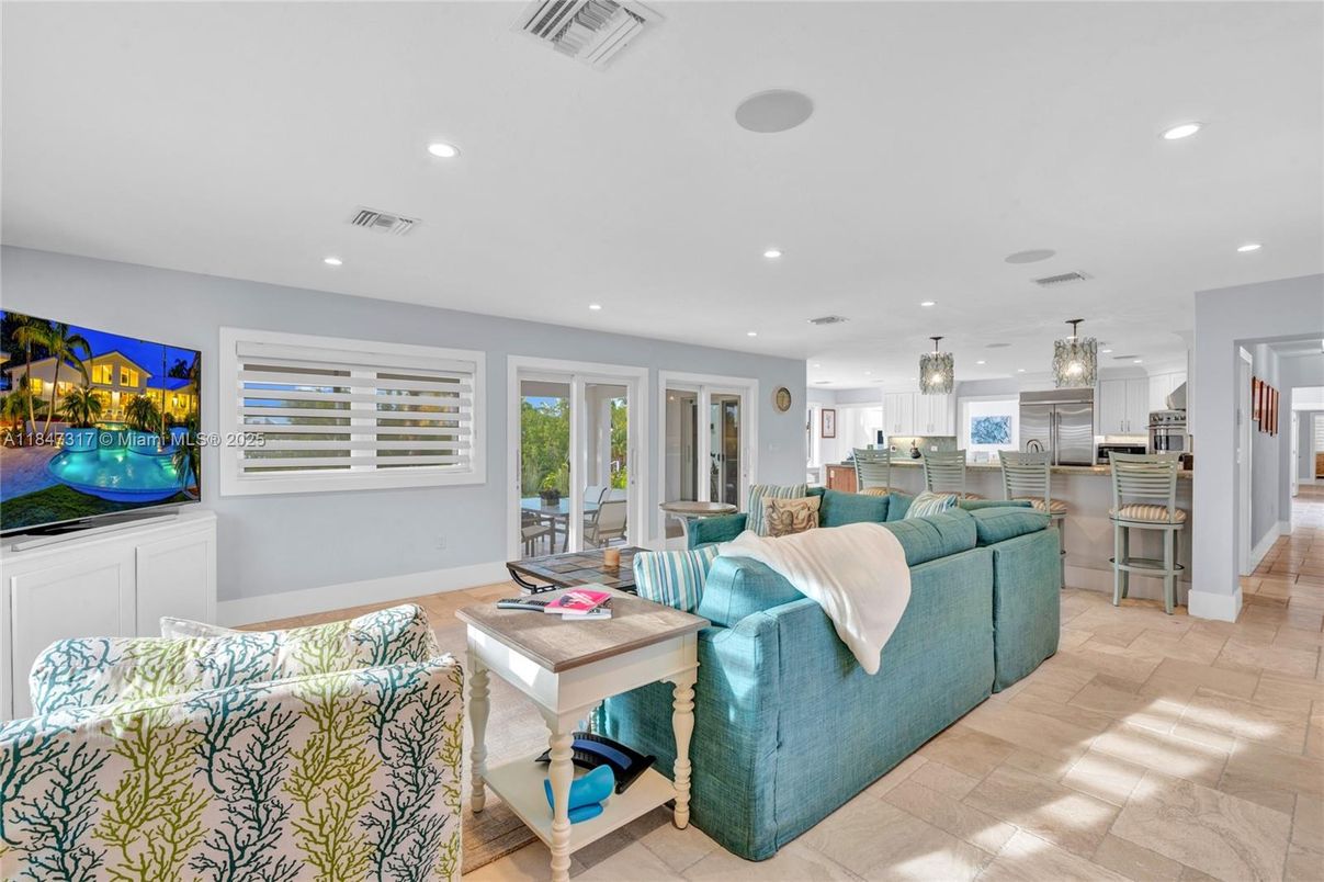 Interior, Kitchen, Living room, Pendant Lights, Recessed Lighting, Stainless Steel Appliances