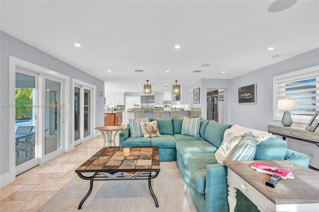 Interior, Kitchen, Living room, Pendant Lights, Recessed Lighting, Stainless Steel Appliances