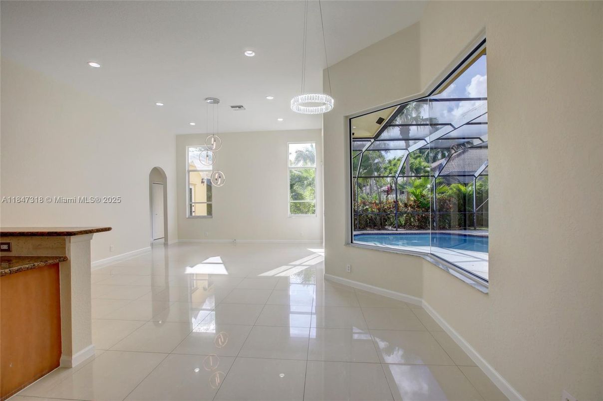 Empty room, Interior, Pendant Lights, Recessed Lighting
