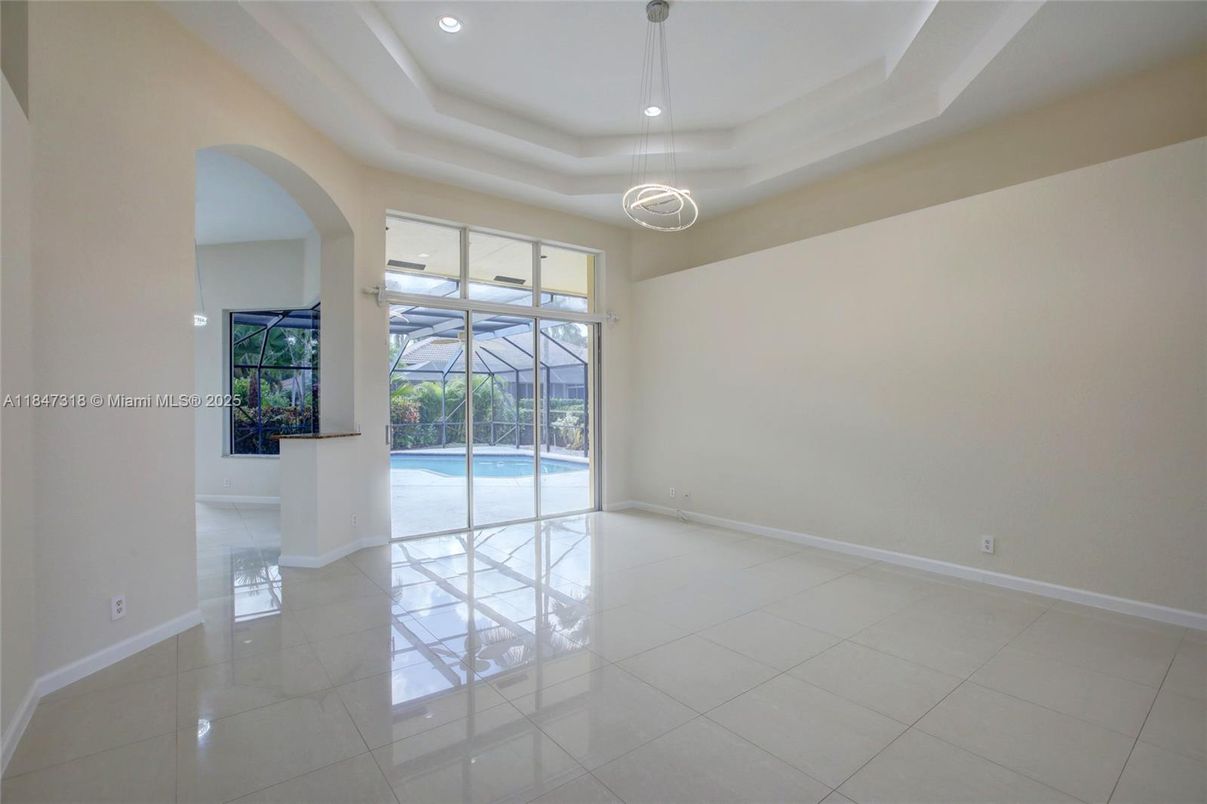 Empty room, Interior, Pendant Lights, Recessed Lighting