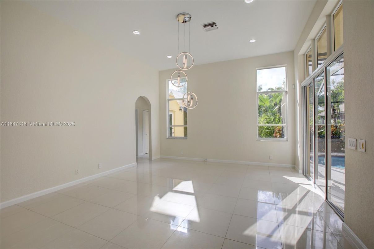 Empty room, Interior, Pendant Lights, Recessed Lighting