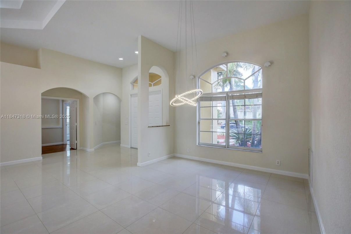 Empty room, Interior, Pendant Lights, Recessed Lighting