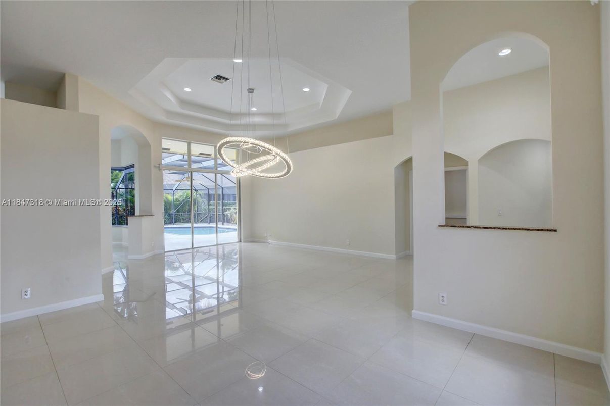 Empty room, Interior, Pendant Lights, Recessed Lighting
