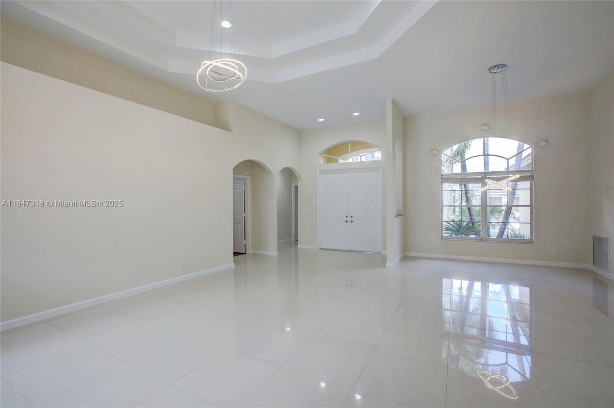 Empty room, Interior, Pendant Lights, Recessed Lighting