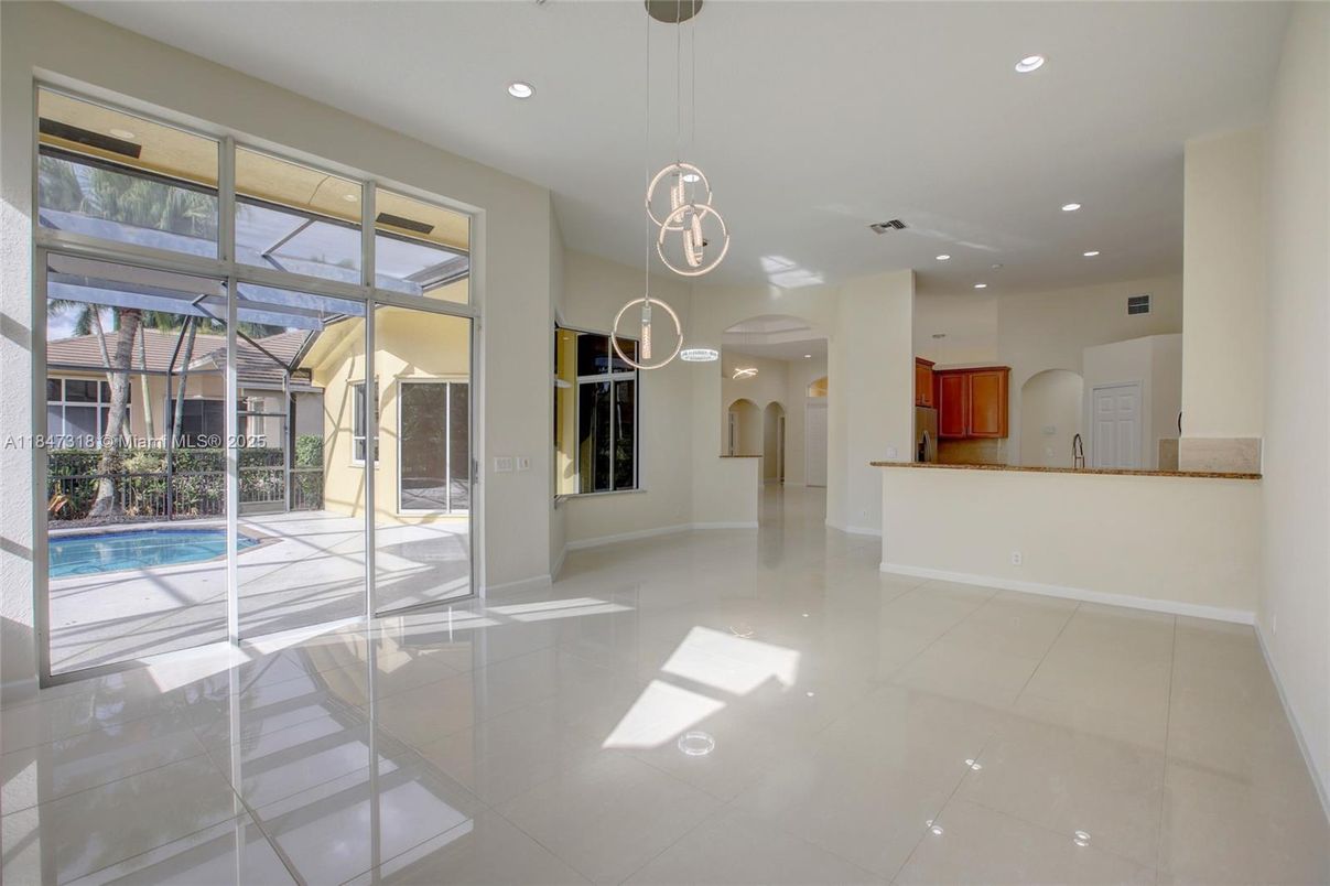 Empty room, Interior, Pendant Lights, Recessed Lighting